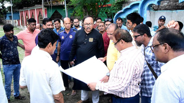 গত ১৮ জুন ২২ টিকাপাড়া গোরস্থান ও ঈদগাহের বিভিন্ন উন্নয়নকাজের অগ্রগতি পরিদর্শন করেন আওয়ামী লীগের প্রেসিডিয়াম সদস্য ও সিটি মেয়র এএইচএম খায়রুজ্জামান লিটন।