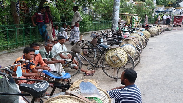 ৪২ শতাংশ মানুষ এখন দরিদ্র