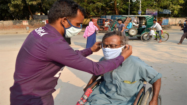 ডিসি অফিসে স্বেচ্ছাশ্রমে যাদের কাজ 