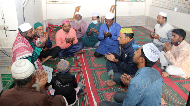  মেয়রের রোগমুক্তির কামনায় দোয়া মাহফিল 