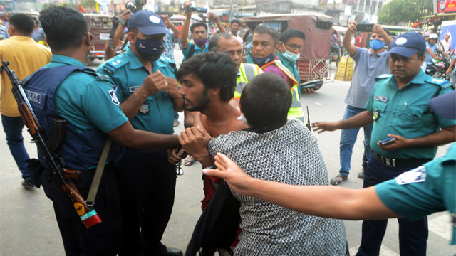 রাজশাহীতে মোদি বিরোধী কর্মসূচিতে পুলিশের সাথে ধস্তাধস্তি