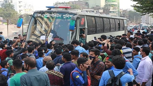 ৯ দফা দাবি ঘোষণা শিক্ষার্থীদের