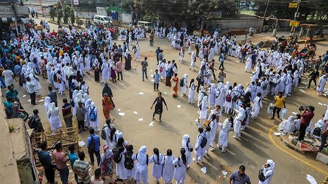 শিক্ষার্থীদের অর্ধেক ভাড়ার দাবি, পরিবহণ নেতাদের ‘না’