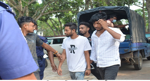 মাদক সেবনের দায়ে আটক ৪