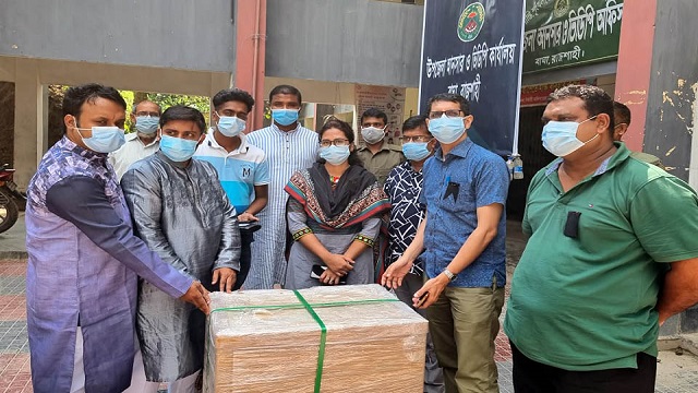 ১০টি অক্সিজেন কনসেনট্রেটর দিলেন পররাষ্ট্র প্রতিমন্ত্রী