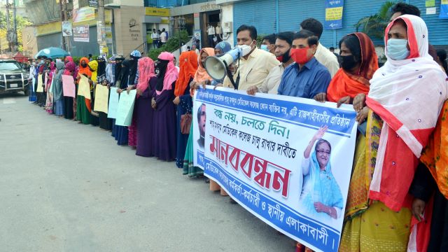 শাহ্ মখদুম মেডিকেল কলেজের পক্ষে-বিপক্ষে মানববন্ধন