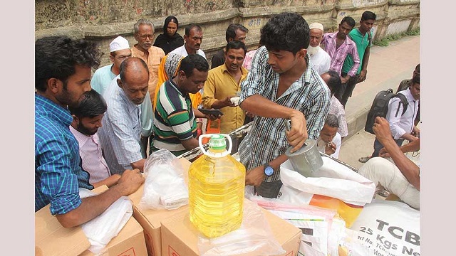  সয়াবিন তেলের দাম লিটারে ১০ টাকা বাড়াল টিসিবি