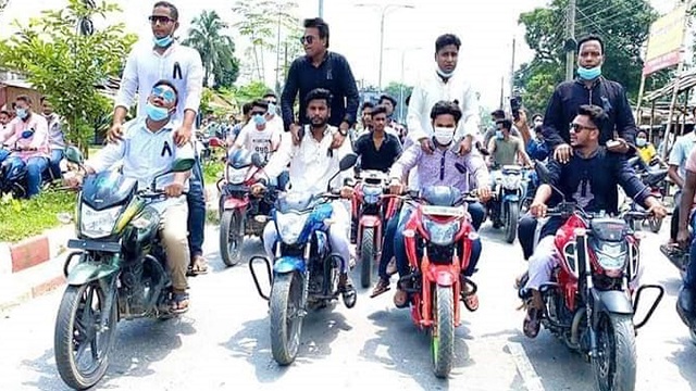 লকডাউনের মধ্যেই ঠাকুরগাঁওয়ে ছাত্রলীগের শোডাউন