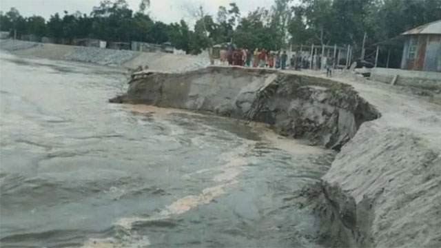 সিরাজগঞ্জে ডুবছে নিম্নাঞ্চল, ভাঙছে লোকালয়